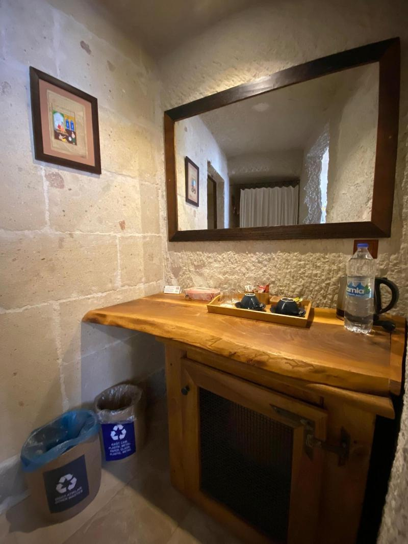 Photo - Seki Cave Hotel