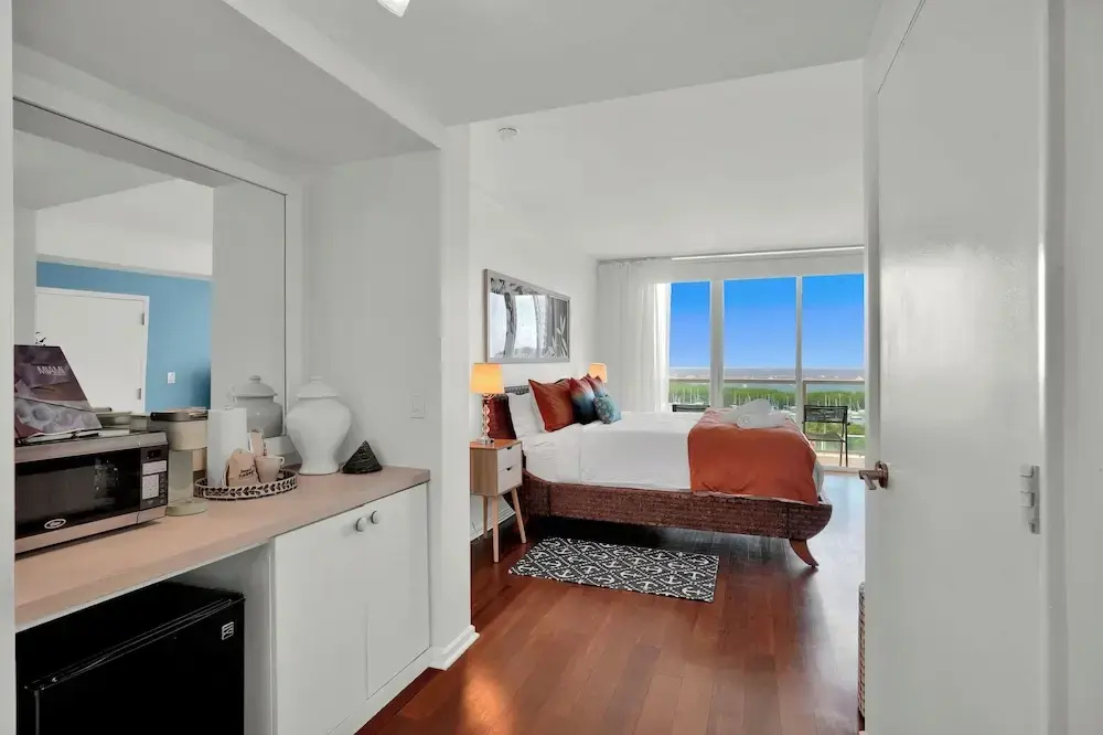 Photo - SF Tropical Paradise - Spacious 3/3