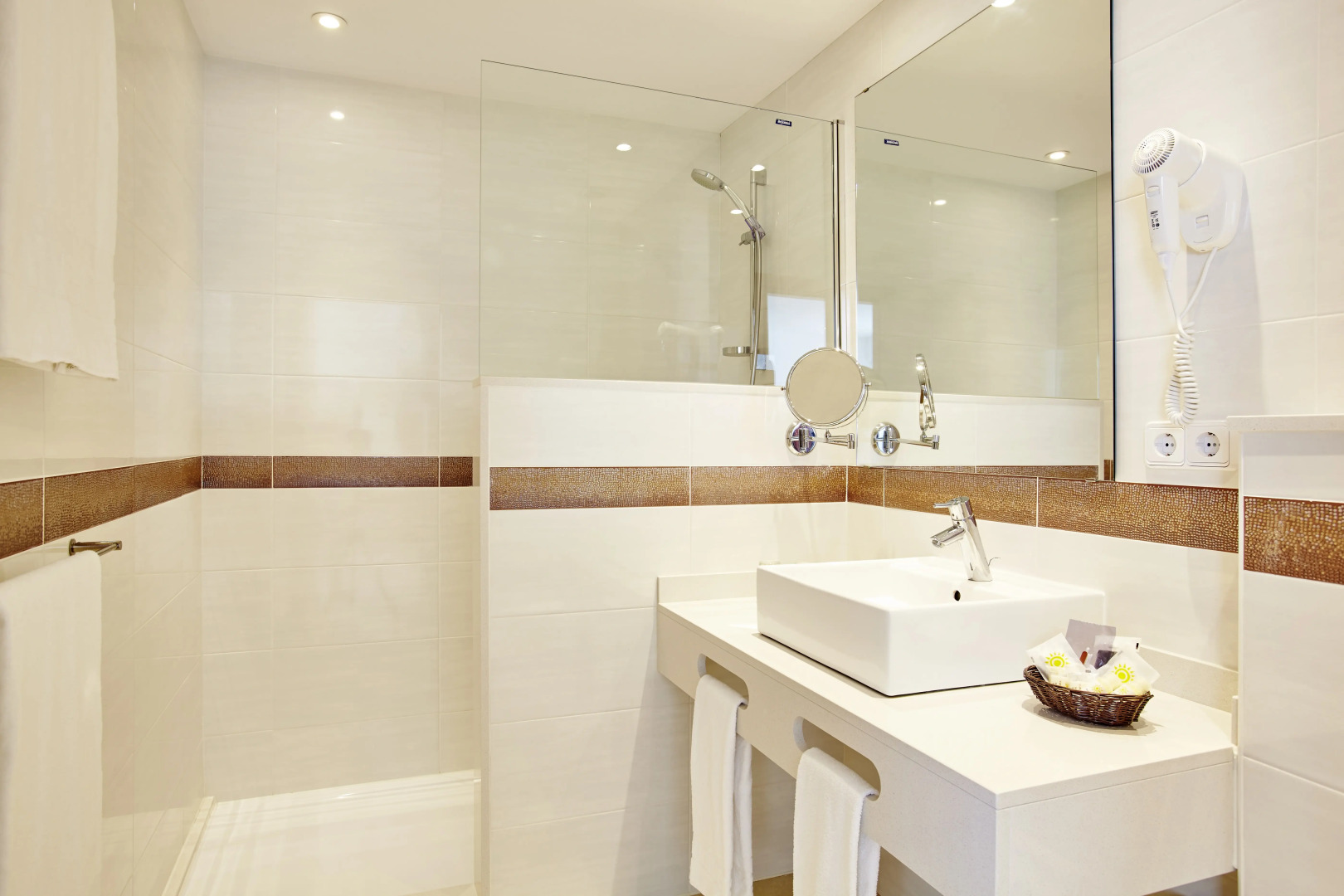 Photo - Universal Hotel Marqués