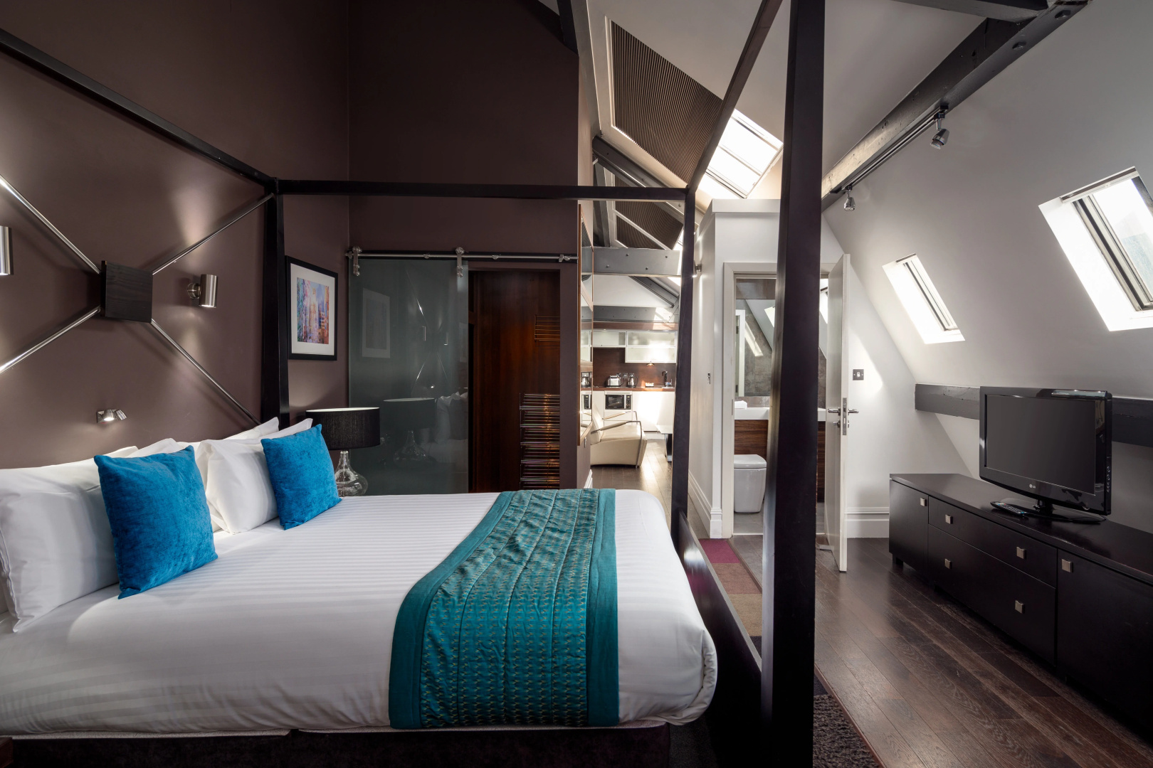 Photo - Roomzzz Manchester City