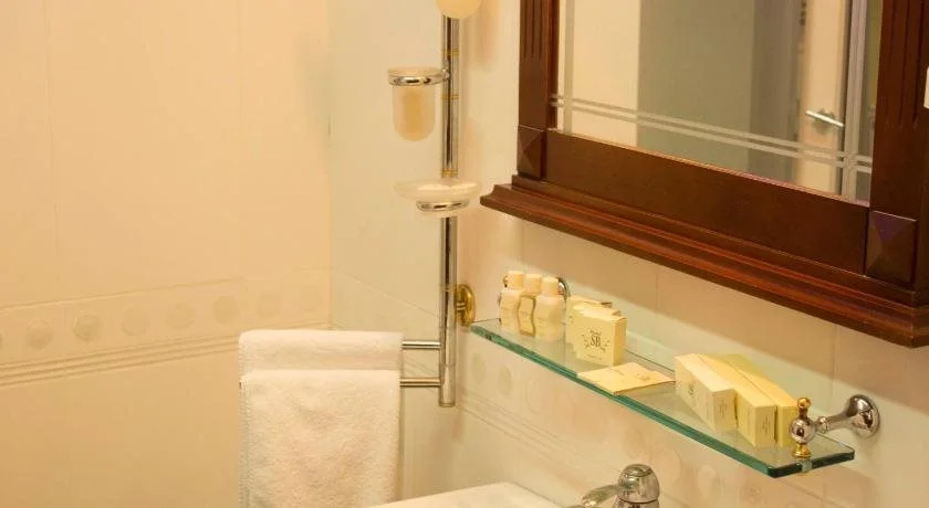 Photo - Stone Bridge Hotel