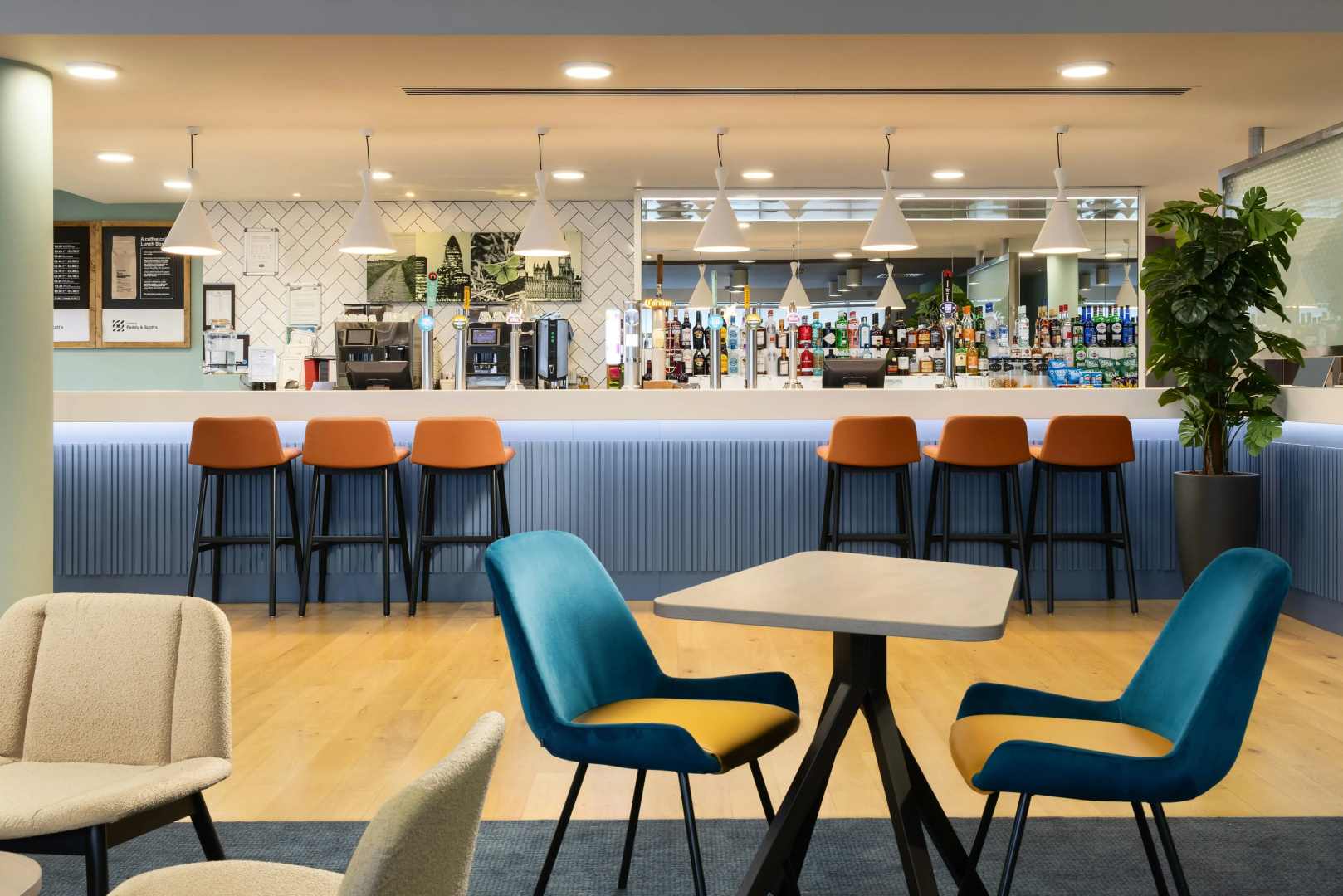 Foto - Hampton by Hilton London Gatwick Airport