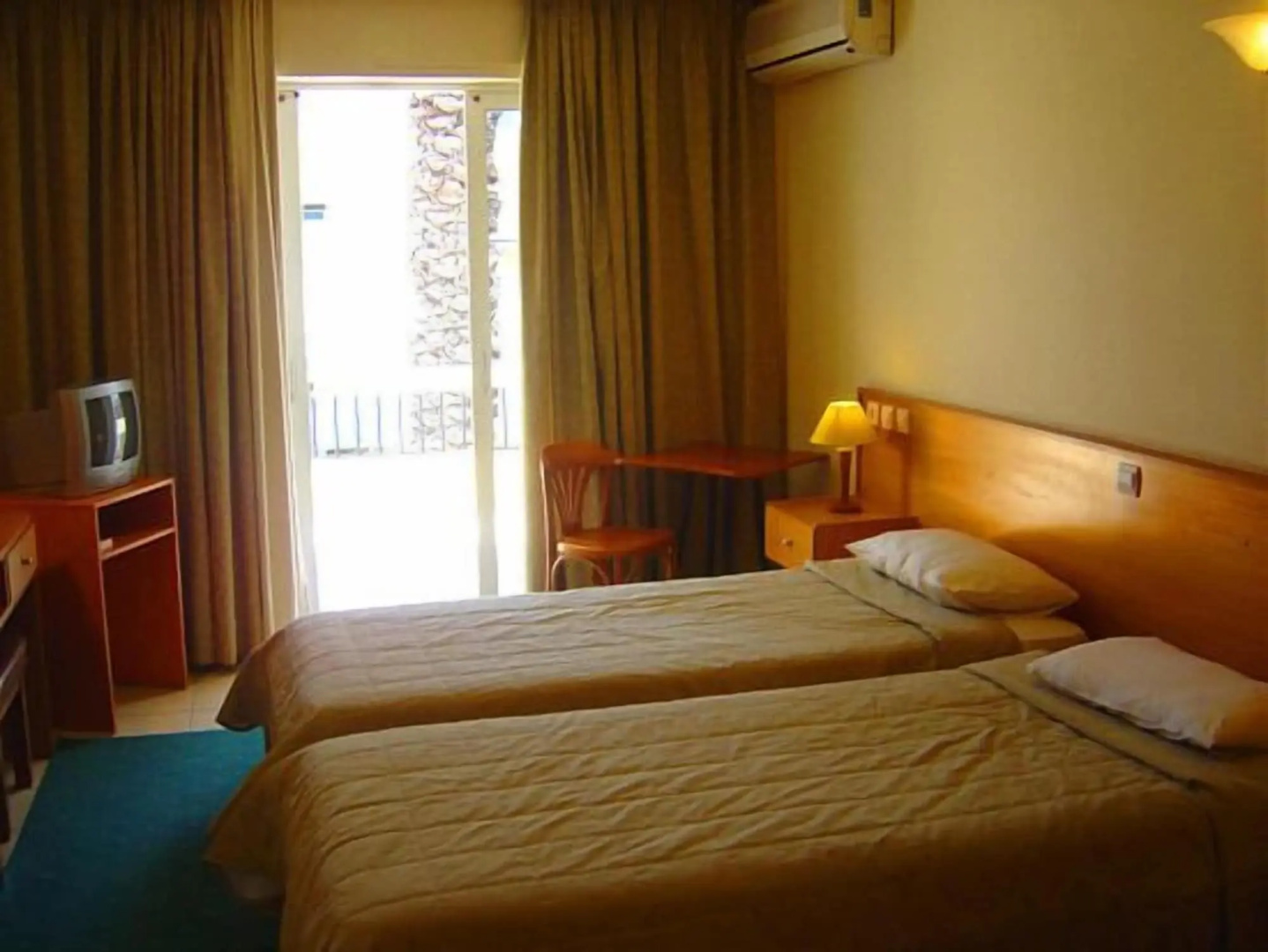 Hotel Flisvos