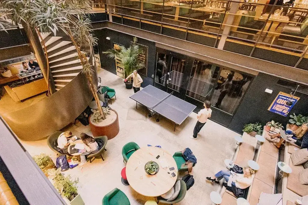 Foto - Hotel With Urban Deli