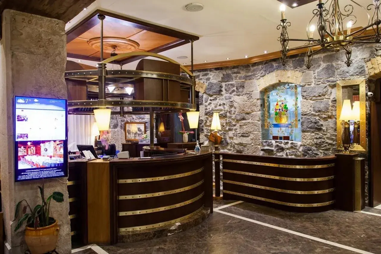 Photo - Hotel Montbrillant