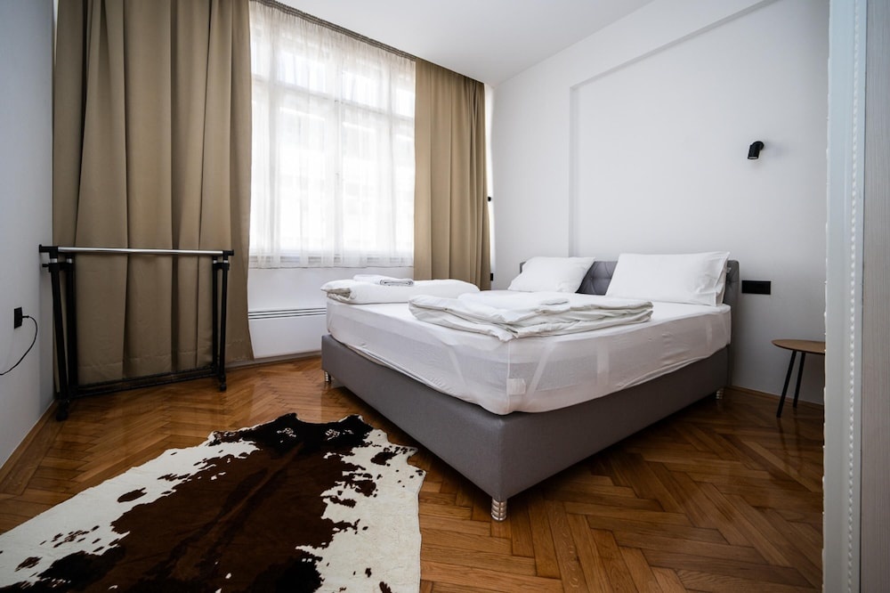 Design 150m2 Three-bedroom Apartment - Main Street