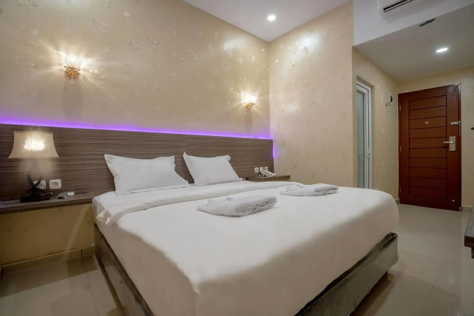 Photo - De'Tonga Hotel