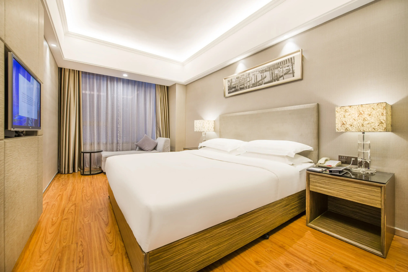 Photo - La Perle International Hotel