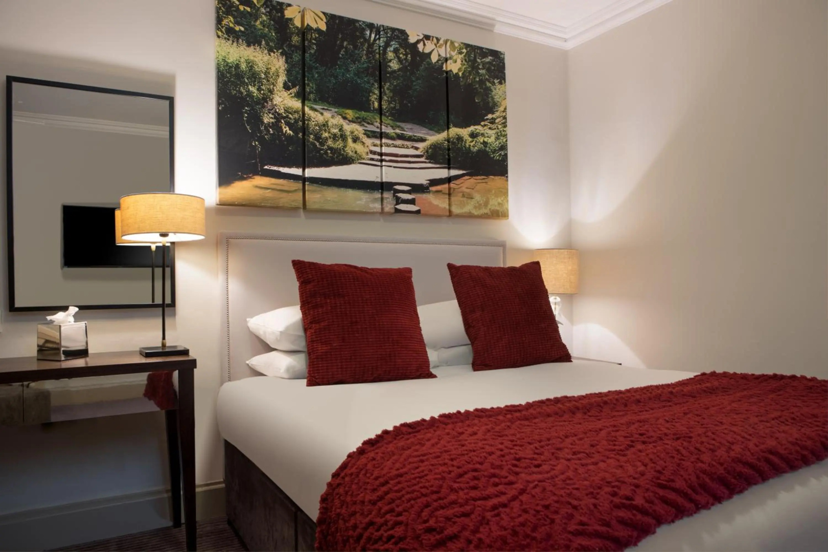 Photo - Sunday Box Hill Burford Bridge Hotel