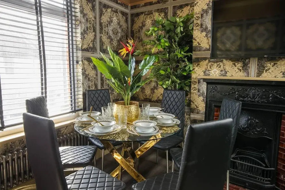 Foto - Luxury Versace Sleeps10 HotTub Pool Table SkyTV