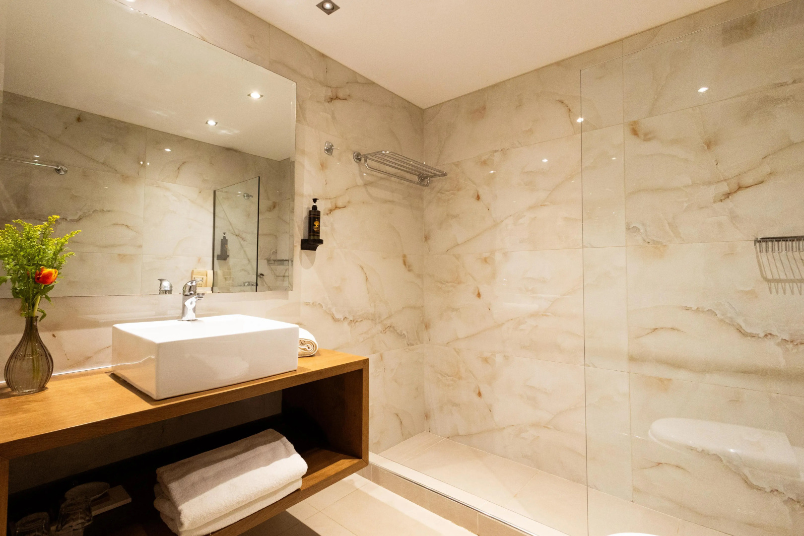 Foto - Best Western Plus Embassy Hotel