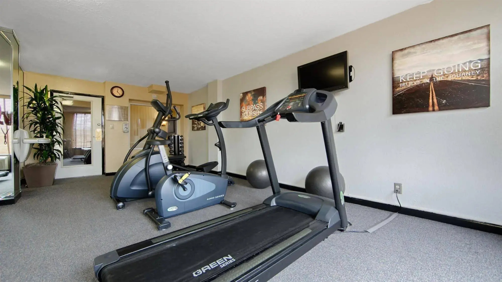 Photo - Best Western Plus Grosvenor Airport Hotel