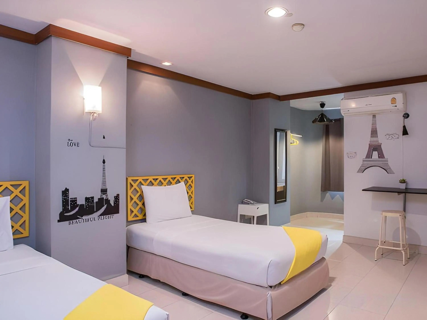 Photo - Collection O Howard Square Boutique Hotel