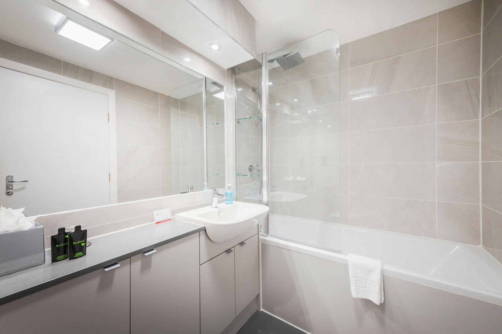 Foto - The Knight Residence Apartments by Mansley