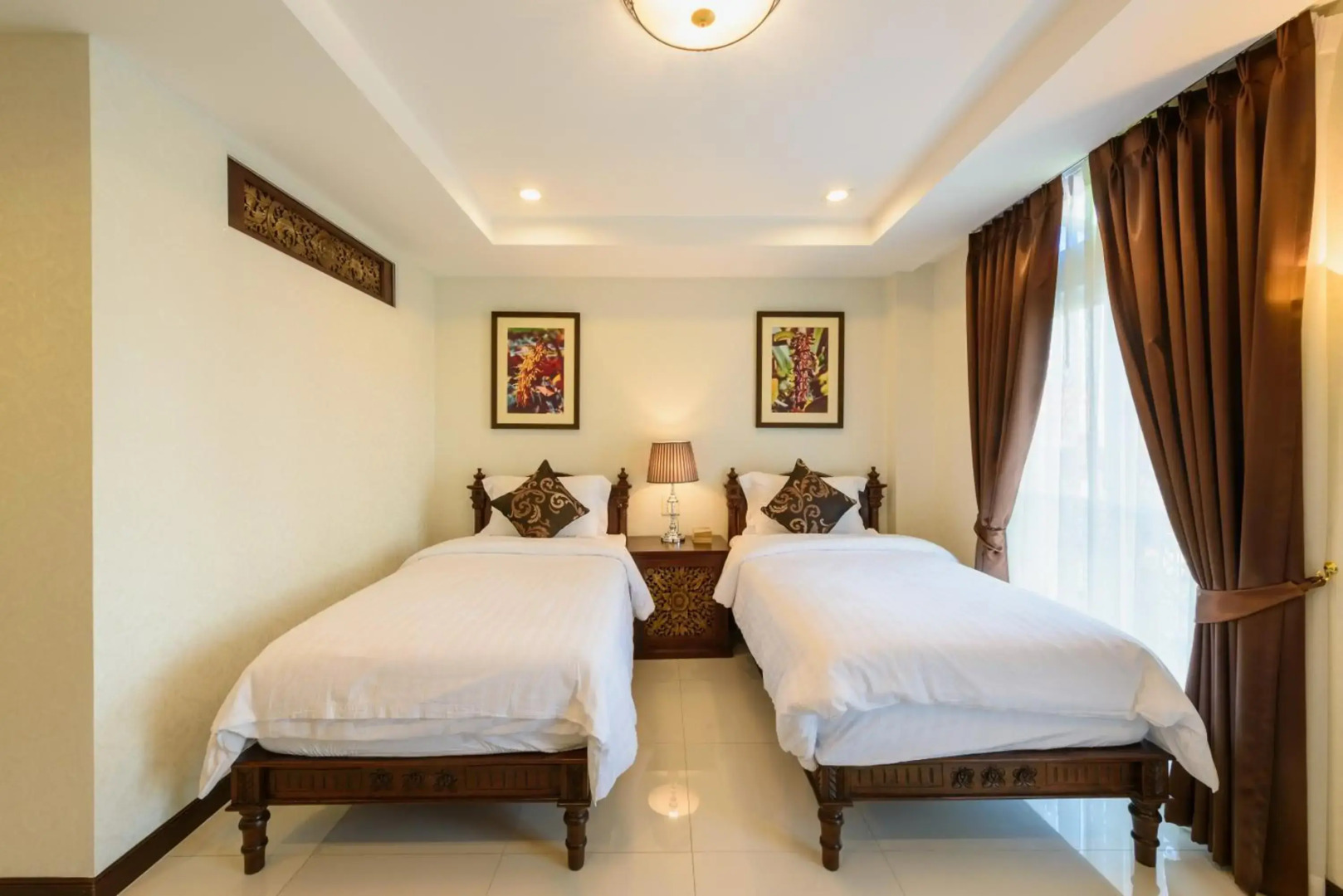 Foto - The Velvet Orchid