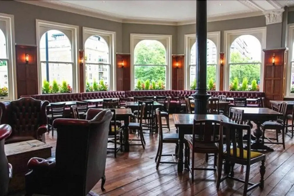 Foto - Hand & Flower