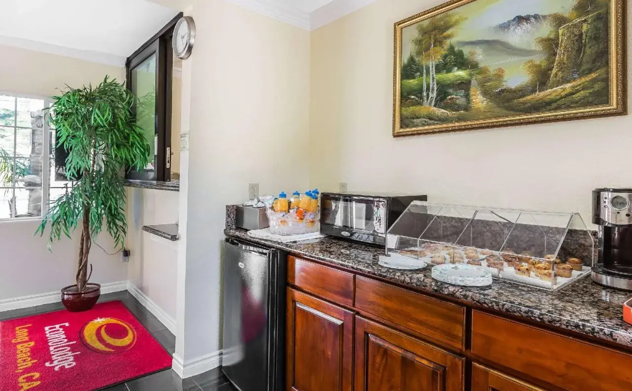 Photo - Econo Lodge Long Beach I-405