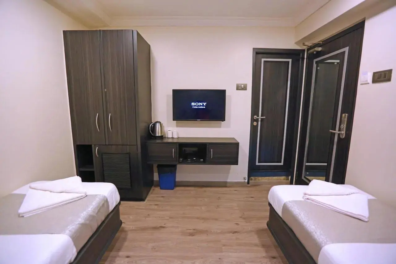 Photo - Gulf Hotel Colaba