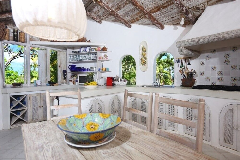 Smuggler's Nest - Exotic & Romantic Villa 2 Bedroom Villa by RedAwning