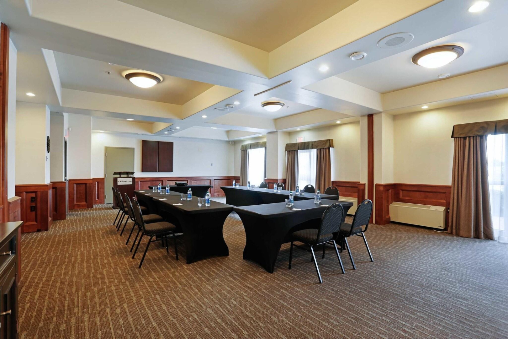 Foto - Sandman Hotel & Suites Vancouver Airport