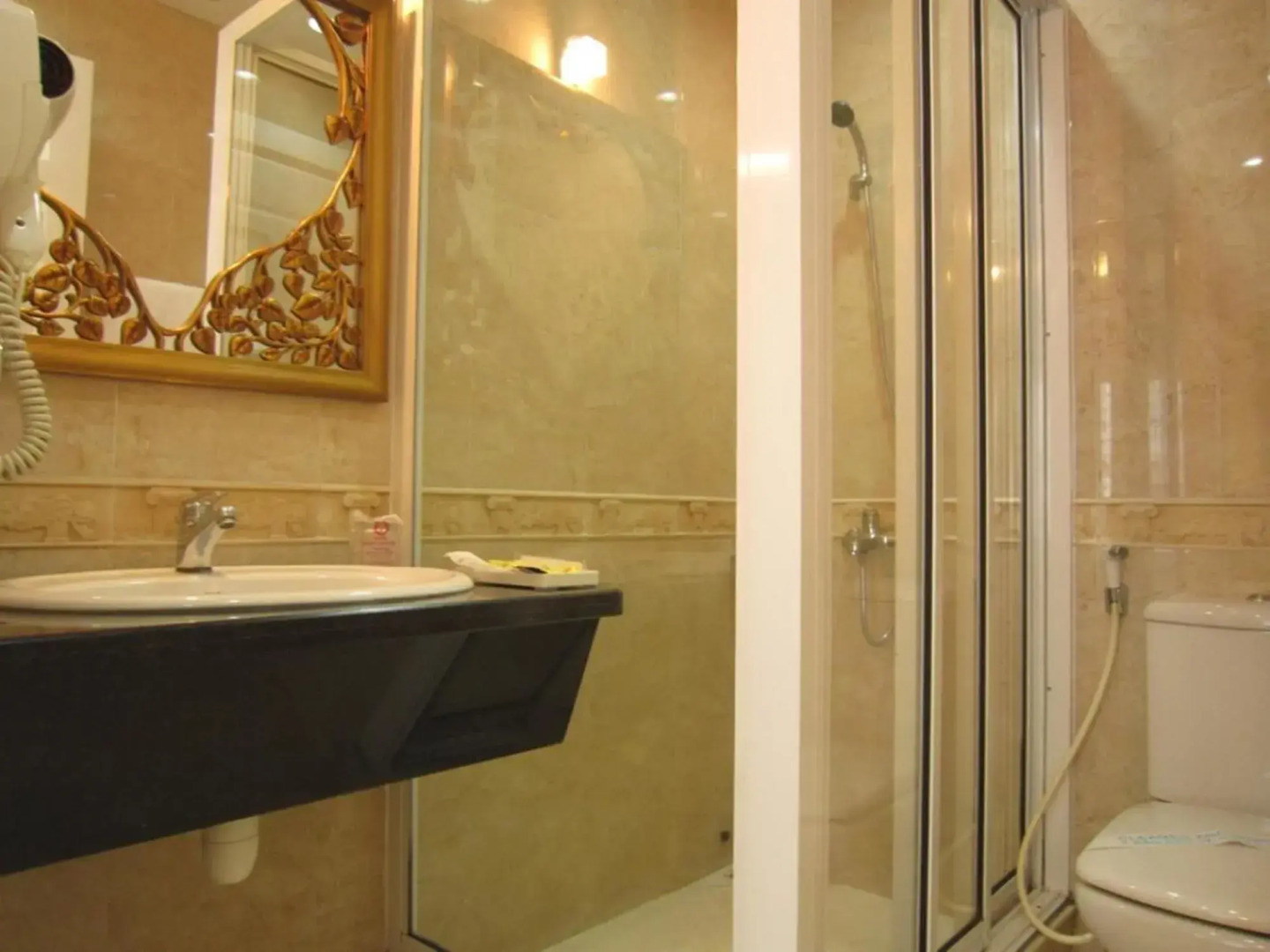 Photo - HOANG THANH THUY AIRPORT HOTEL 2 - Gần Ẩm Thực Đêm Chợ Hoàng Hoa Thám