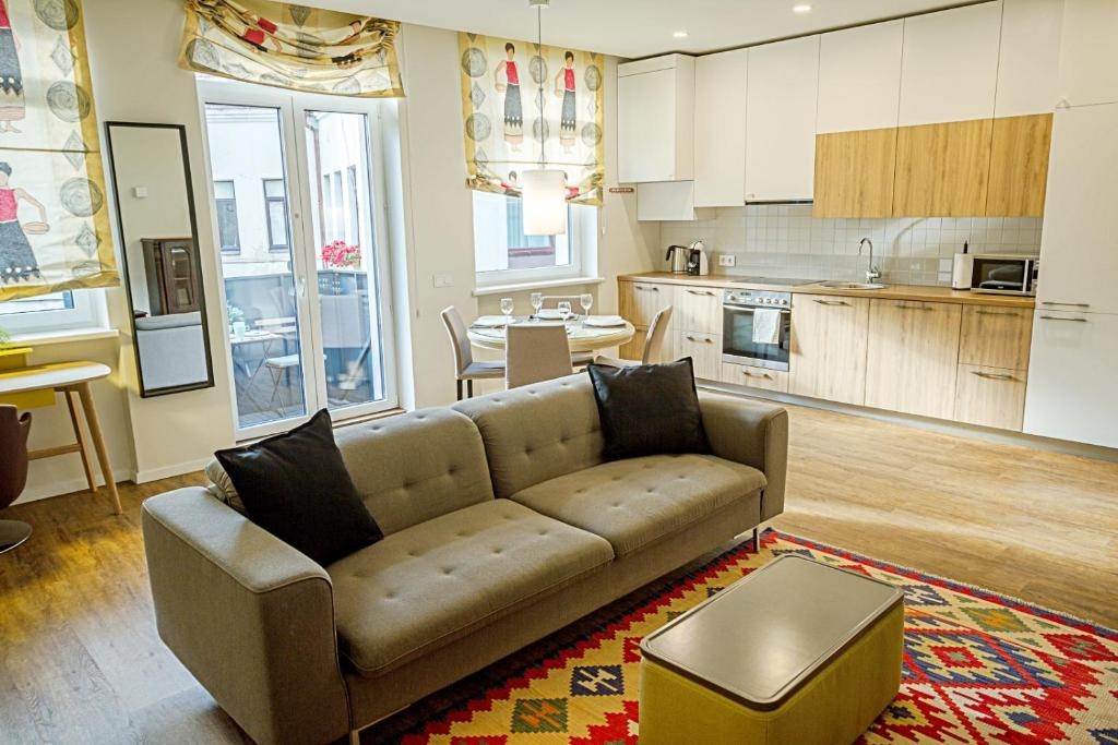 Charming 1BD Old Town Apartment by Hostlovers