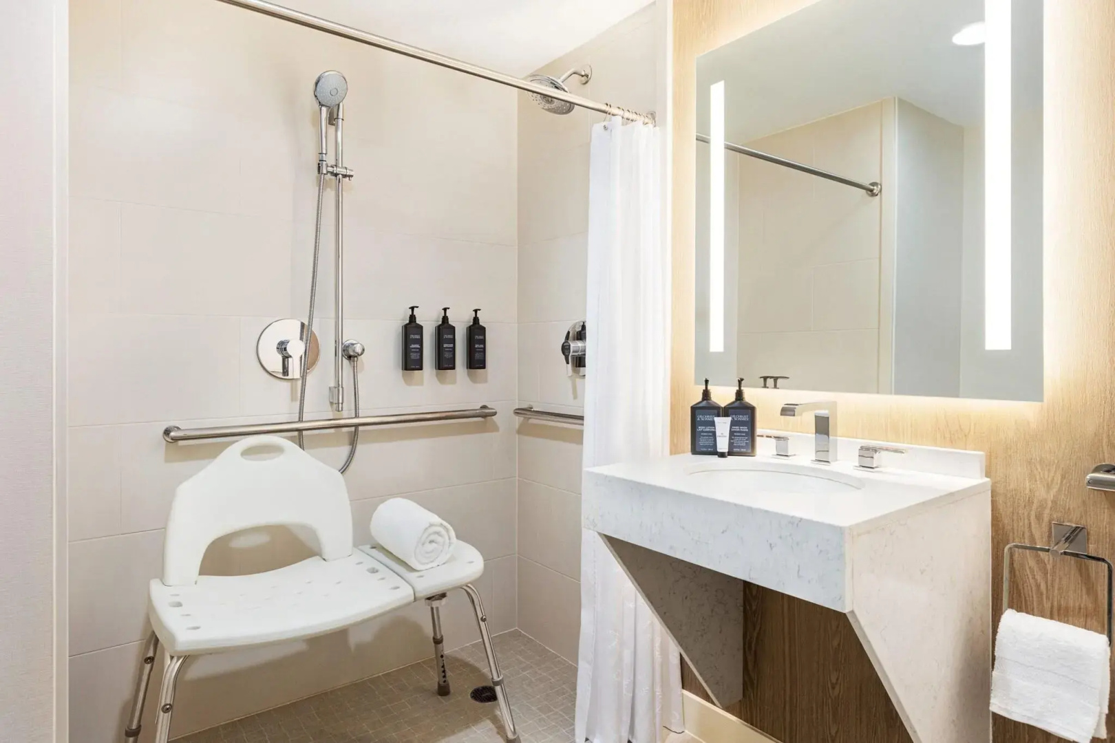 Photo - Sheraton Suites Chicago O'Hare