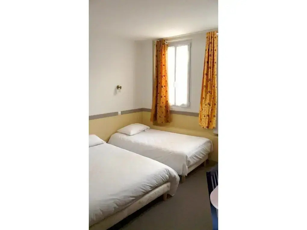 Photo - Hotel des Bains à 10 min de Paris