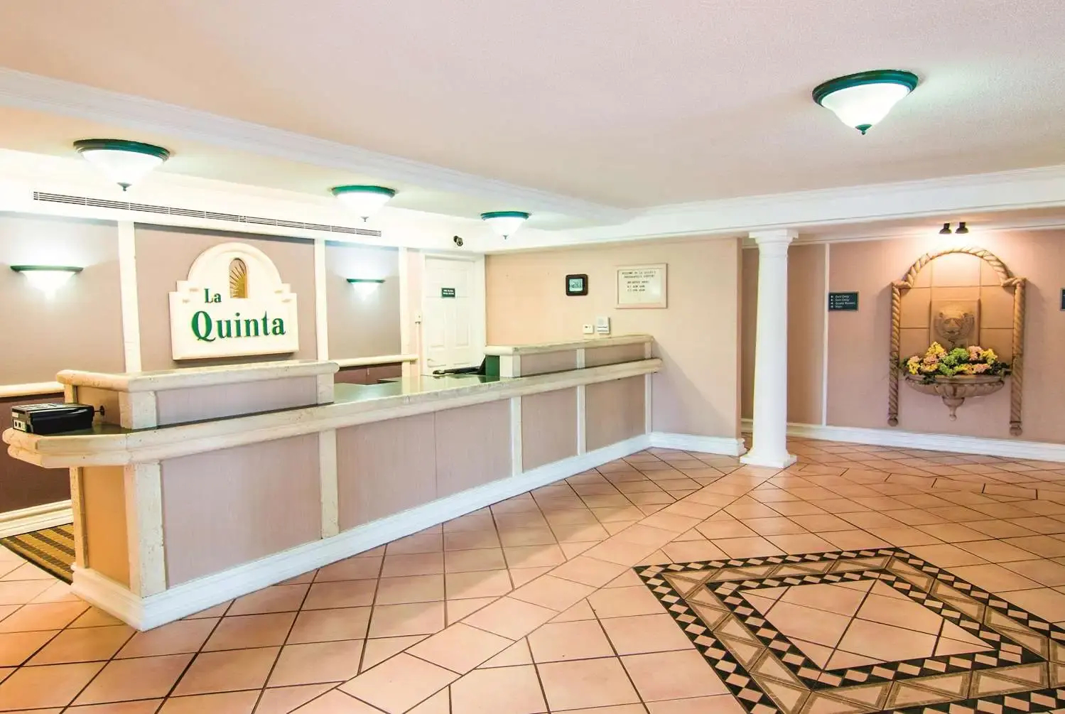 Foto - Norwood Inn & Suites By BlissPoint