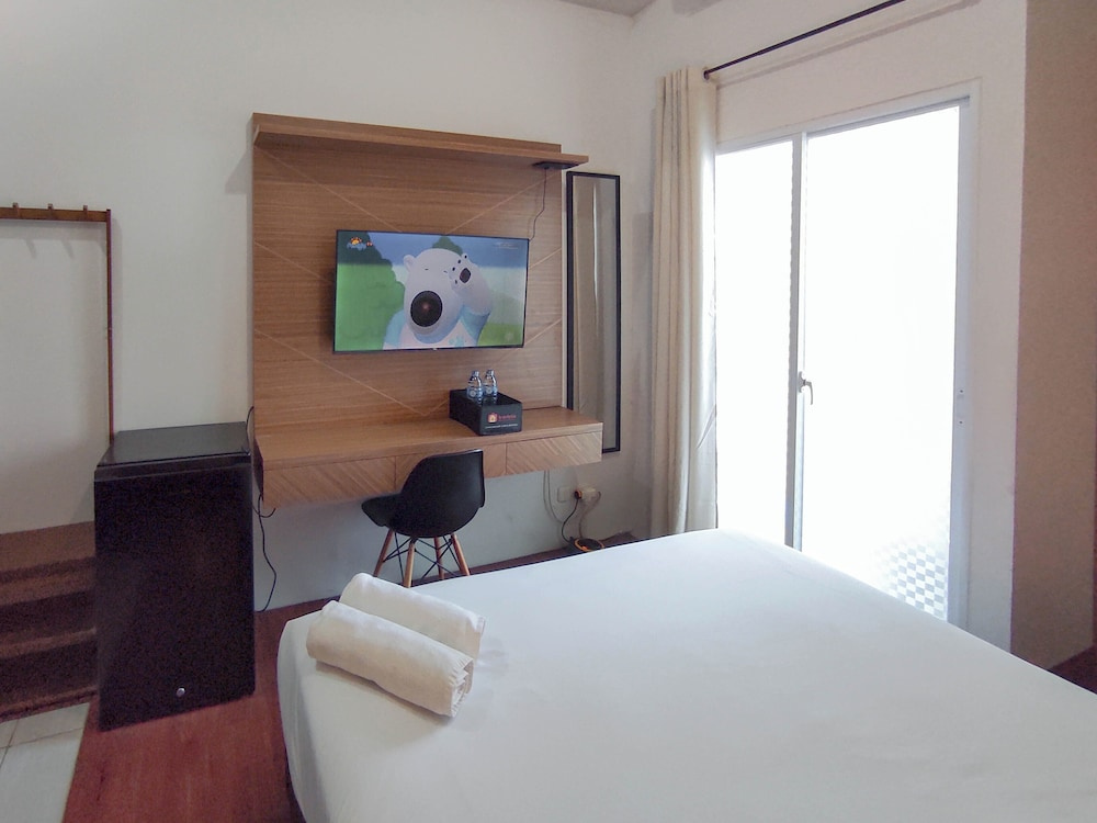 Homey Studio With Easy Pool Access Apartment At Suncity Residence