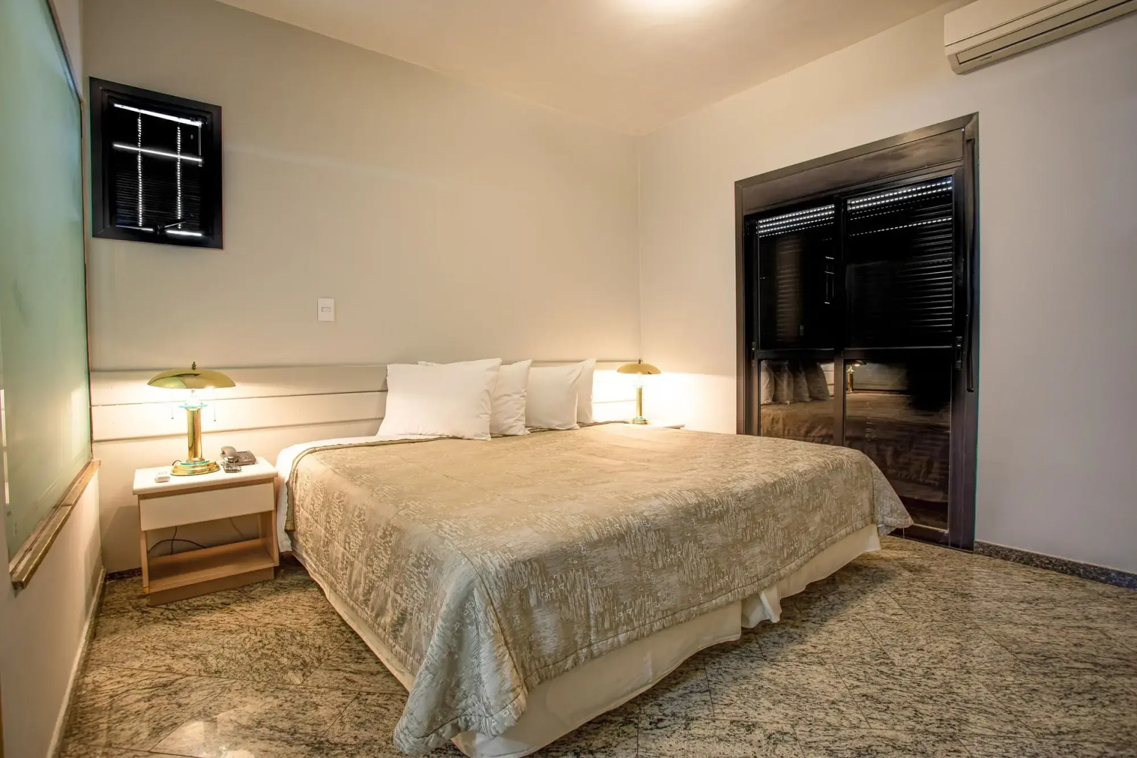 Foto - Plaza Inn Small Town Flat