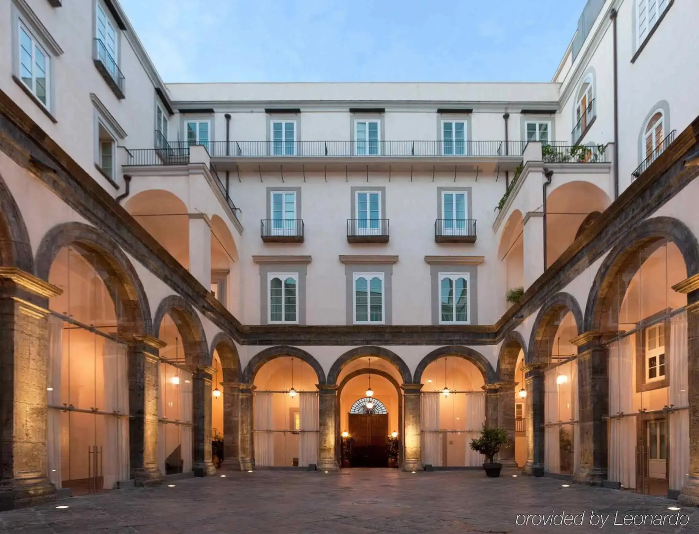 Foto - Palazzo Caracciolo Naples