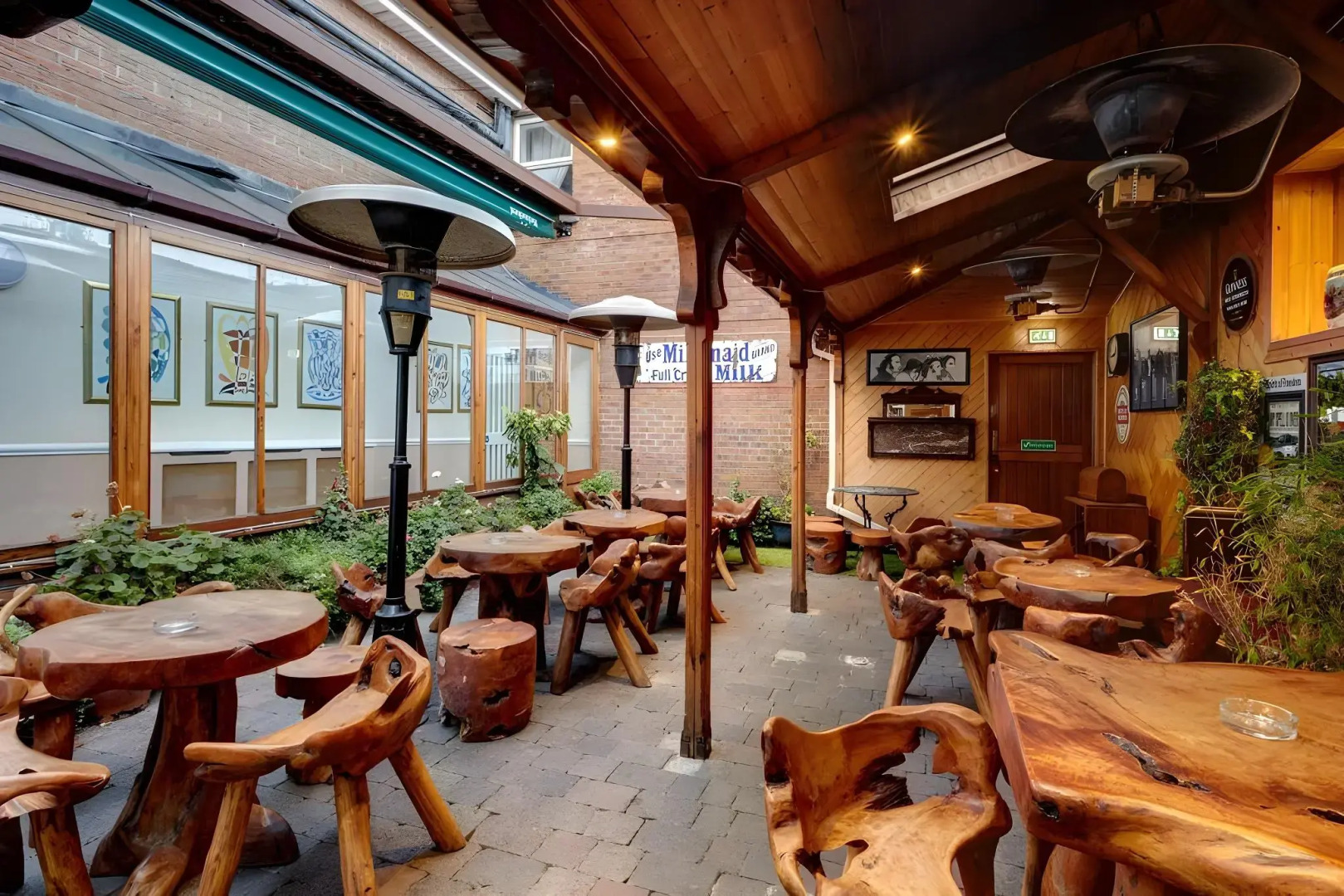 Photo - Uppercross House Hotel