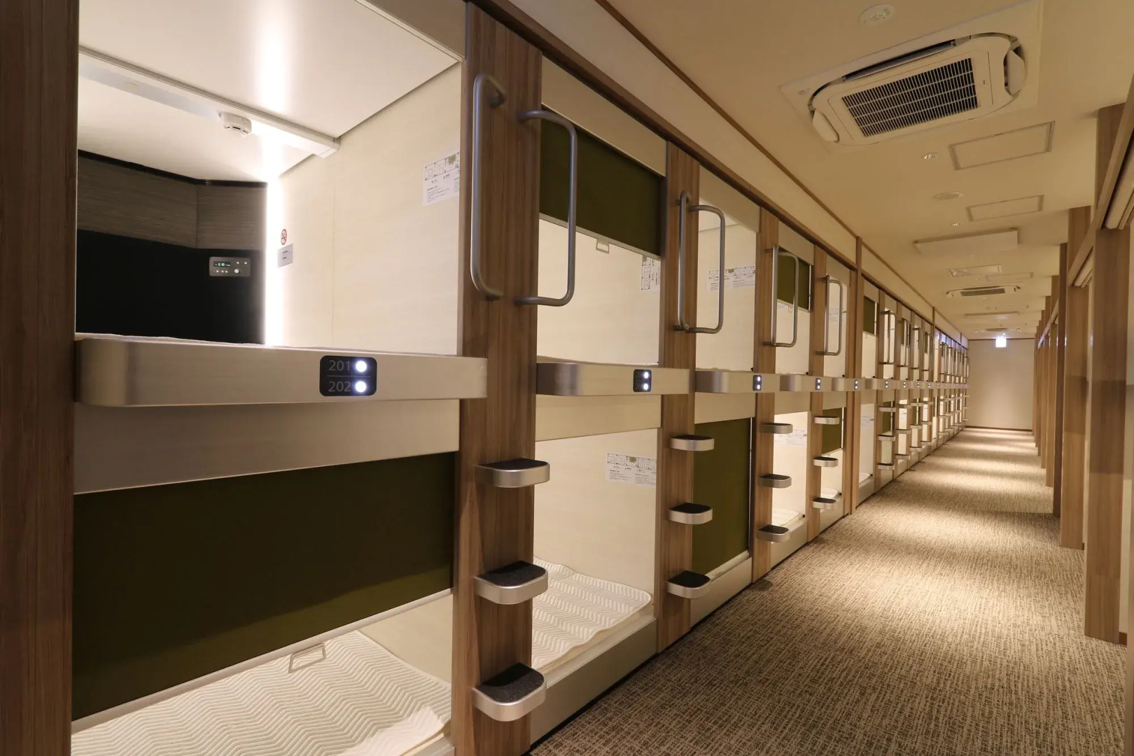 Foto - Cabin & Capsule Hotel J-SHIP Osaka Namba
