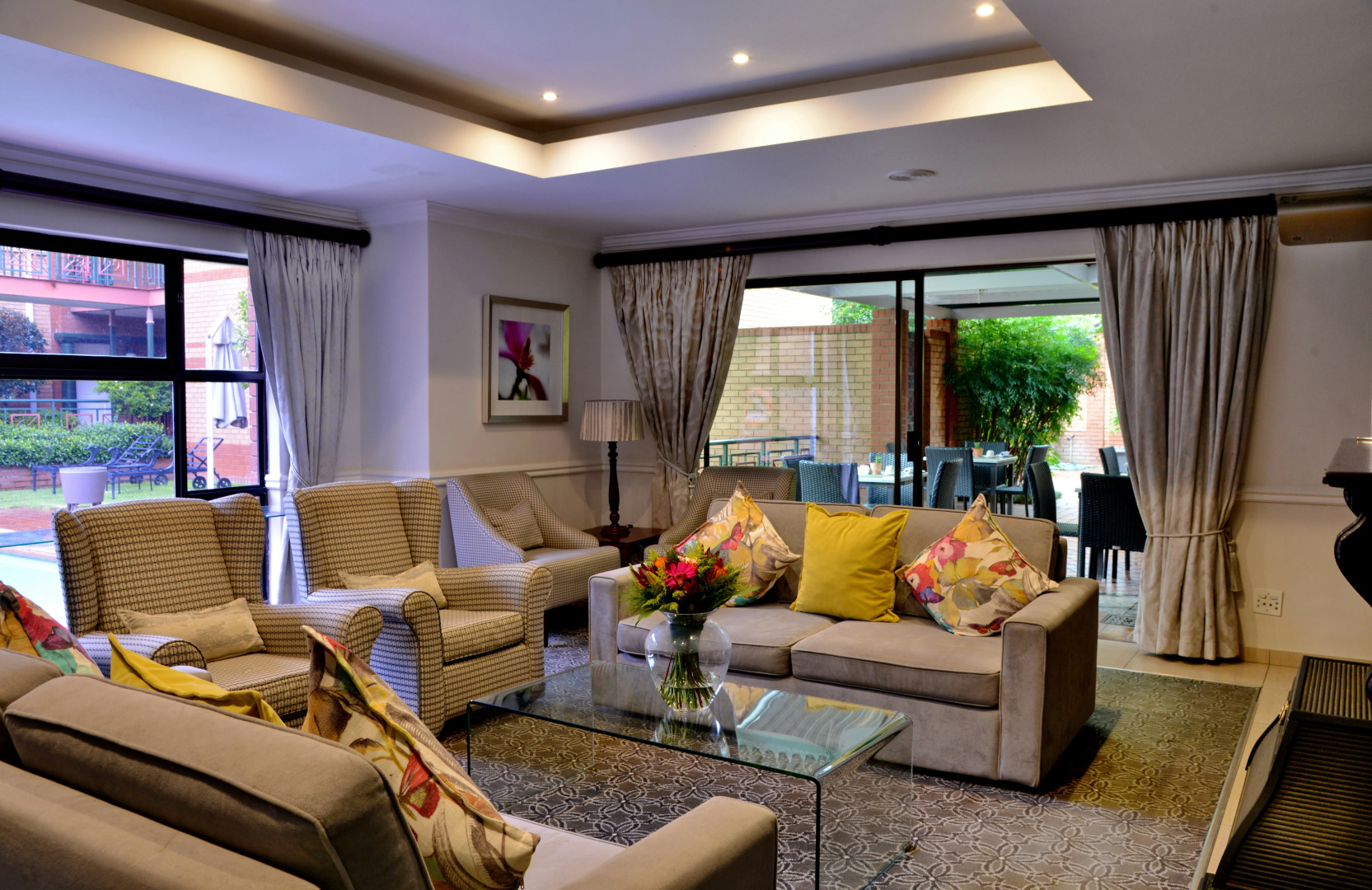 Photo - Courtyard Hotel Rosebank