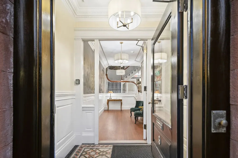 Photo - Charlesgate Suites
