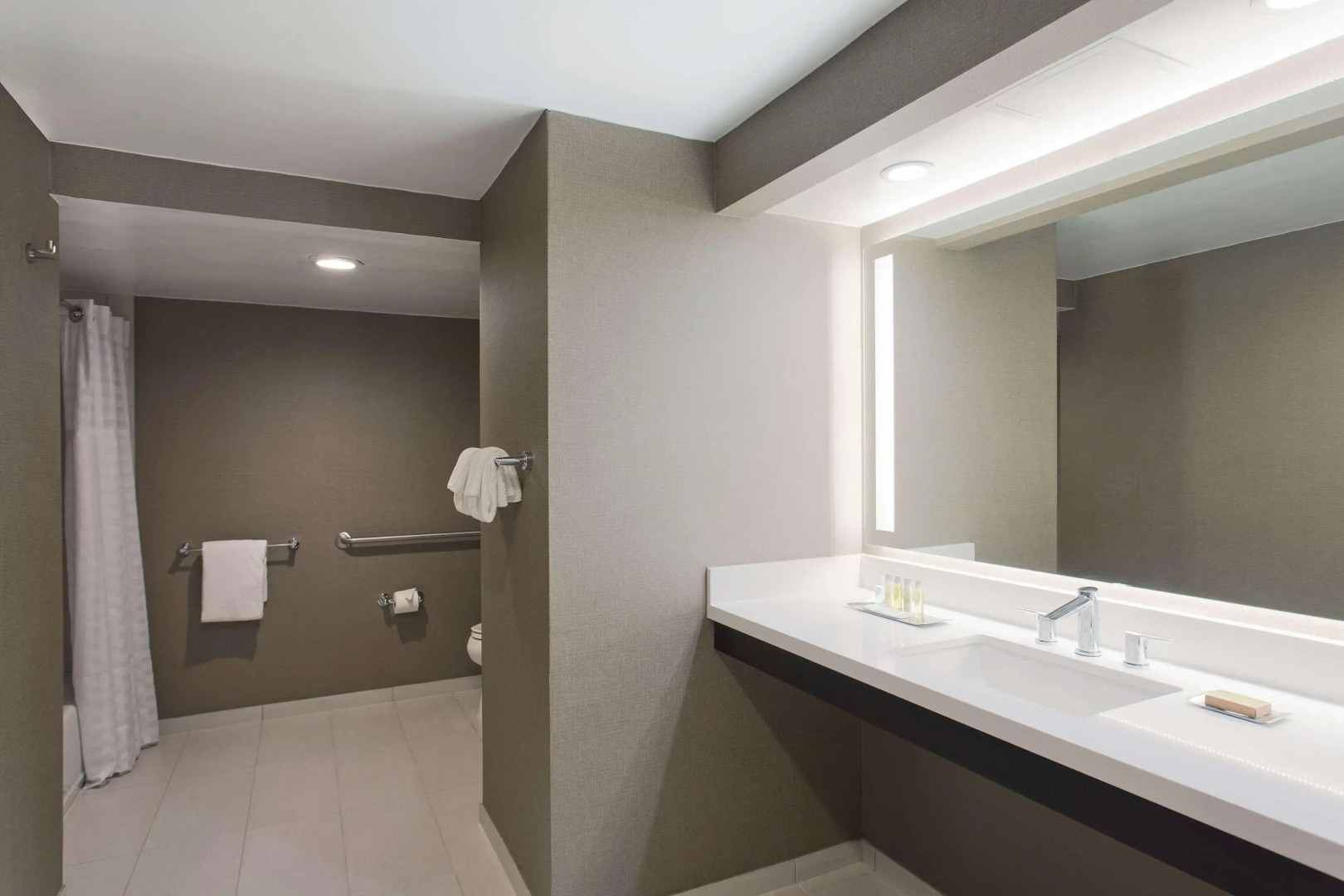 Photo - DoubleTree by Hilton Los Angeles Norwalk