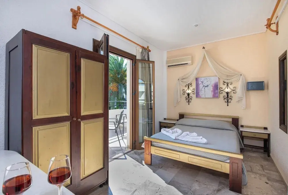 Photo - Castle Suites Hotel