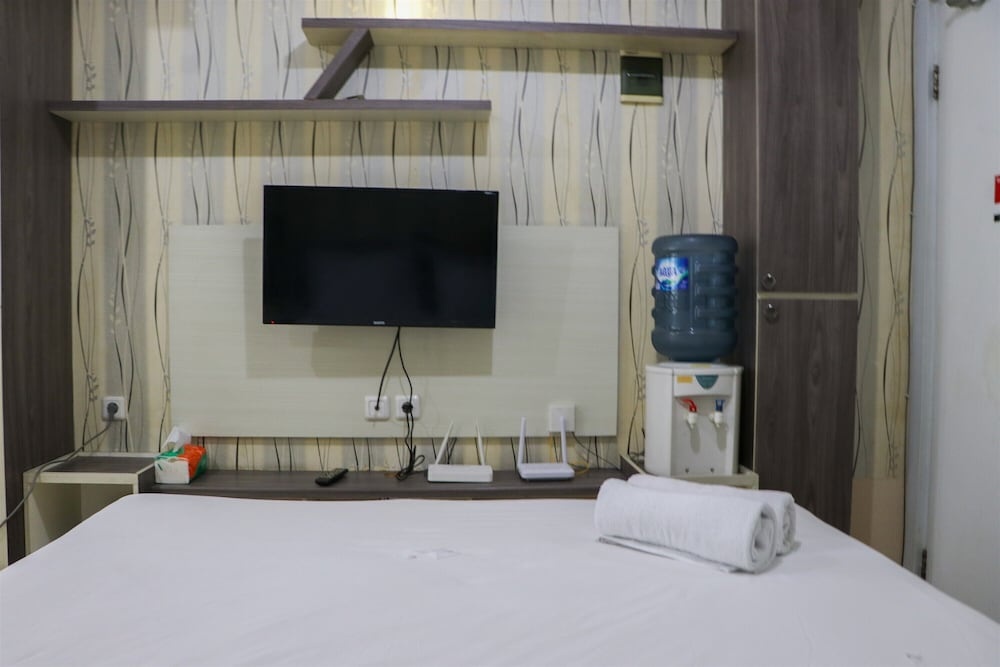 Cozy And Enjoy Studio Room At Green Pramuka City Apartment
