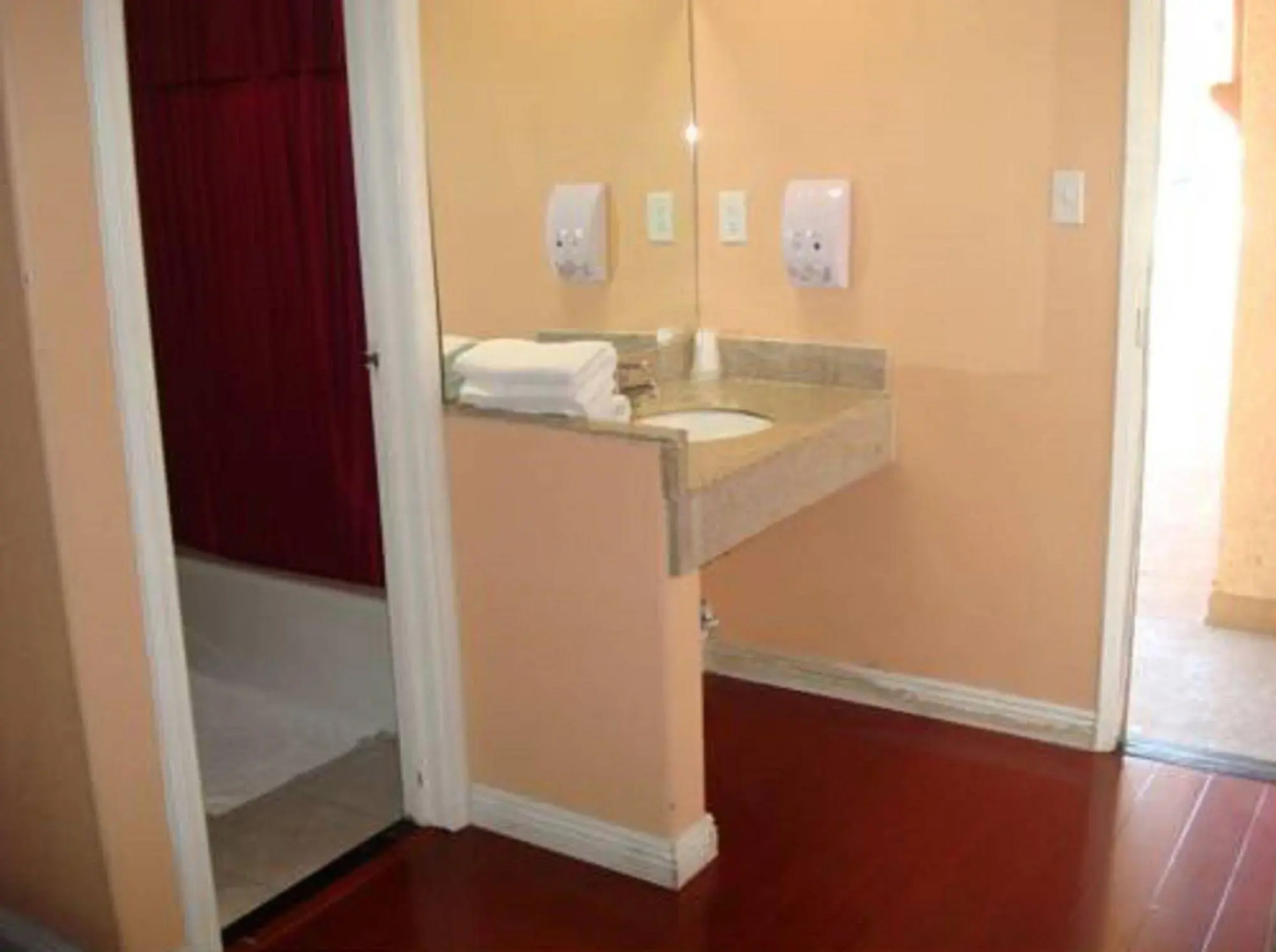 Foto - Travel Inn Downtown LA