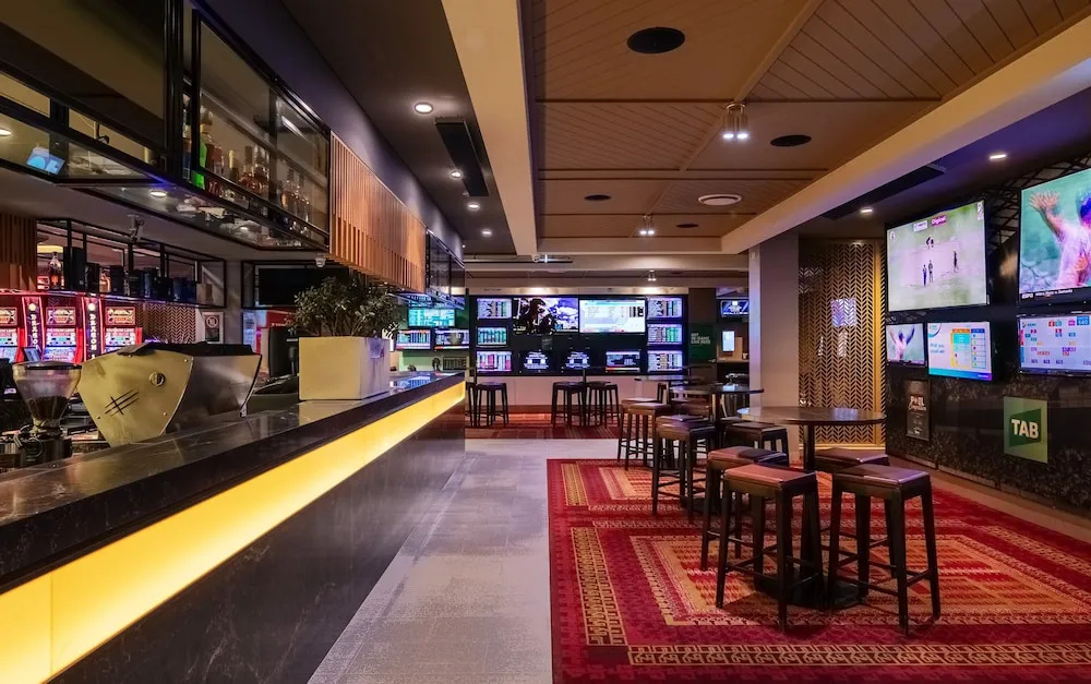Photo - Palms Hotel