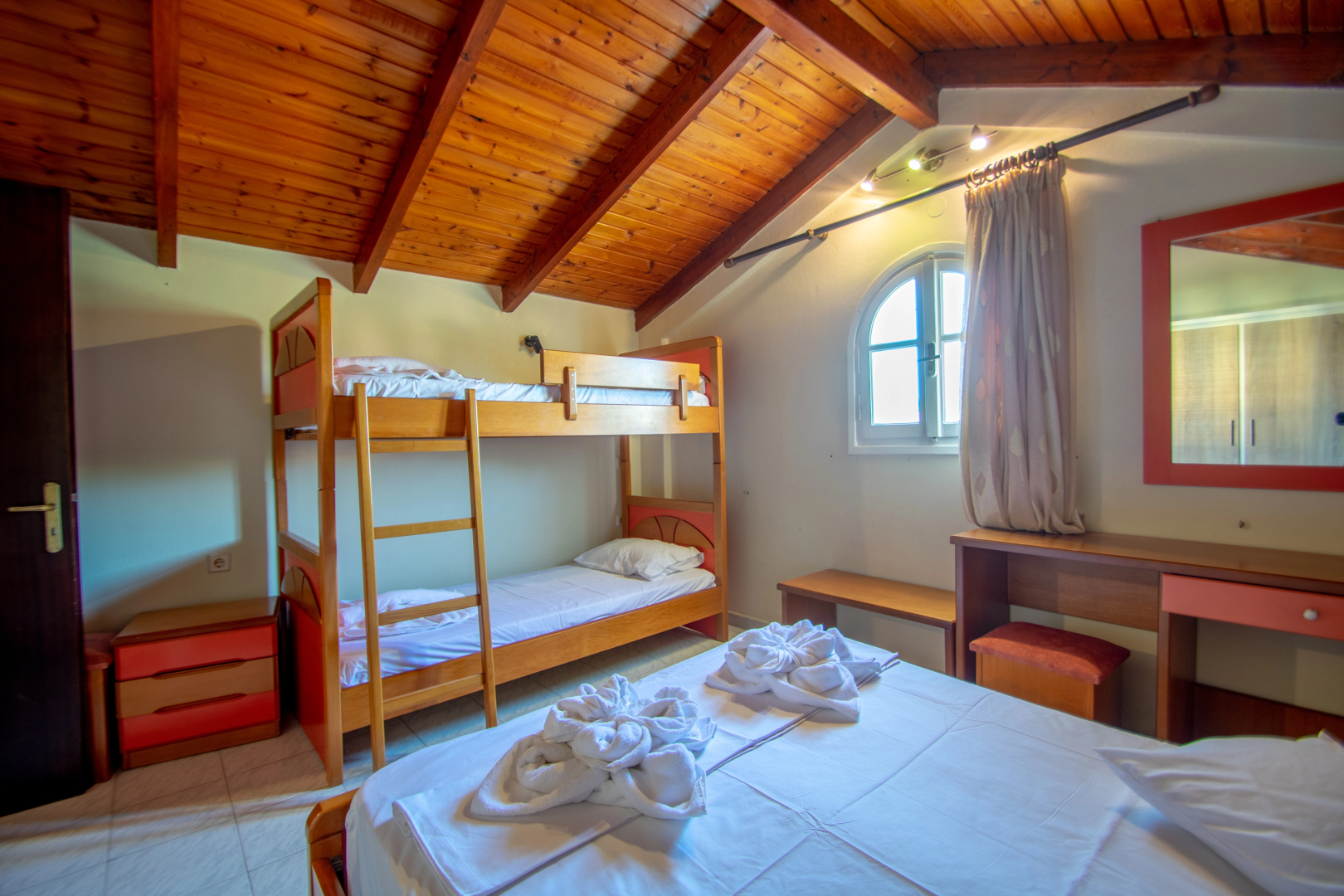 Photo - Paradise Apartments