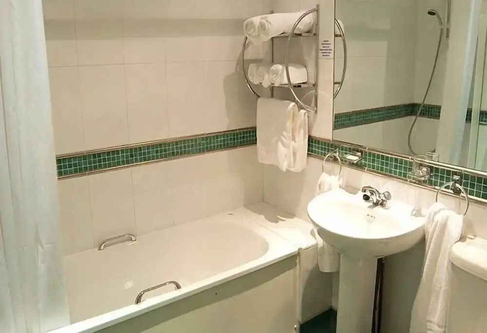 Photo - St Ives Hotel