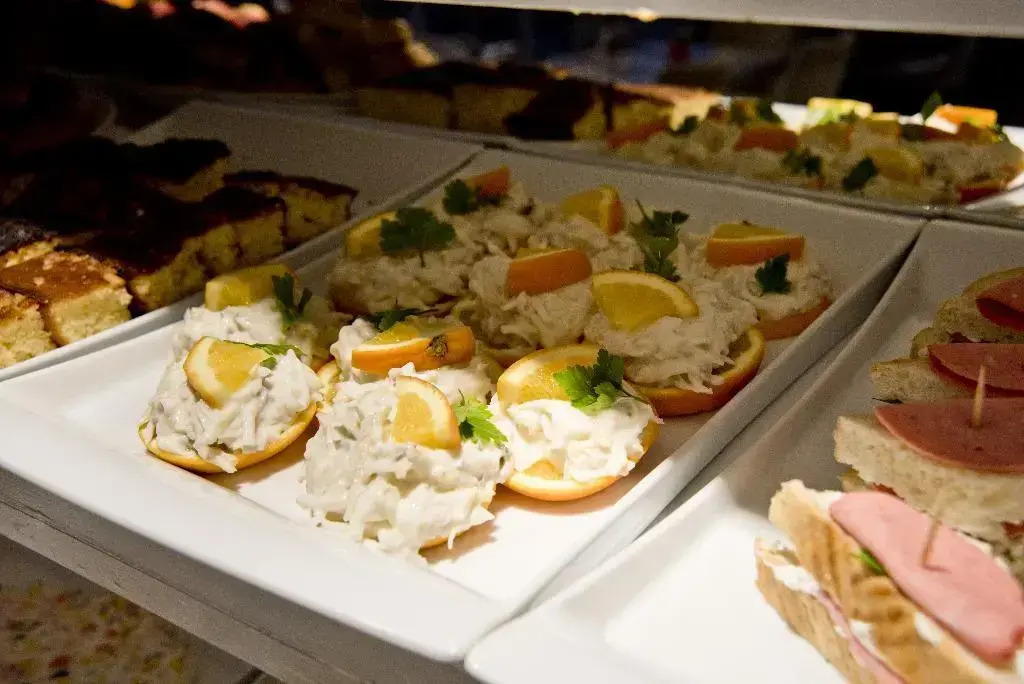 Photo - Hotel Broken Column