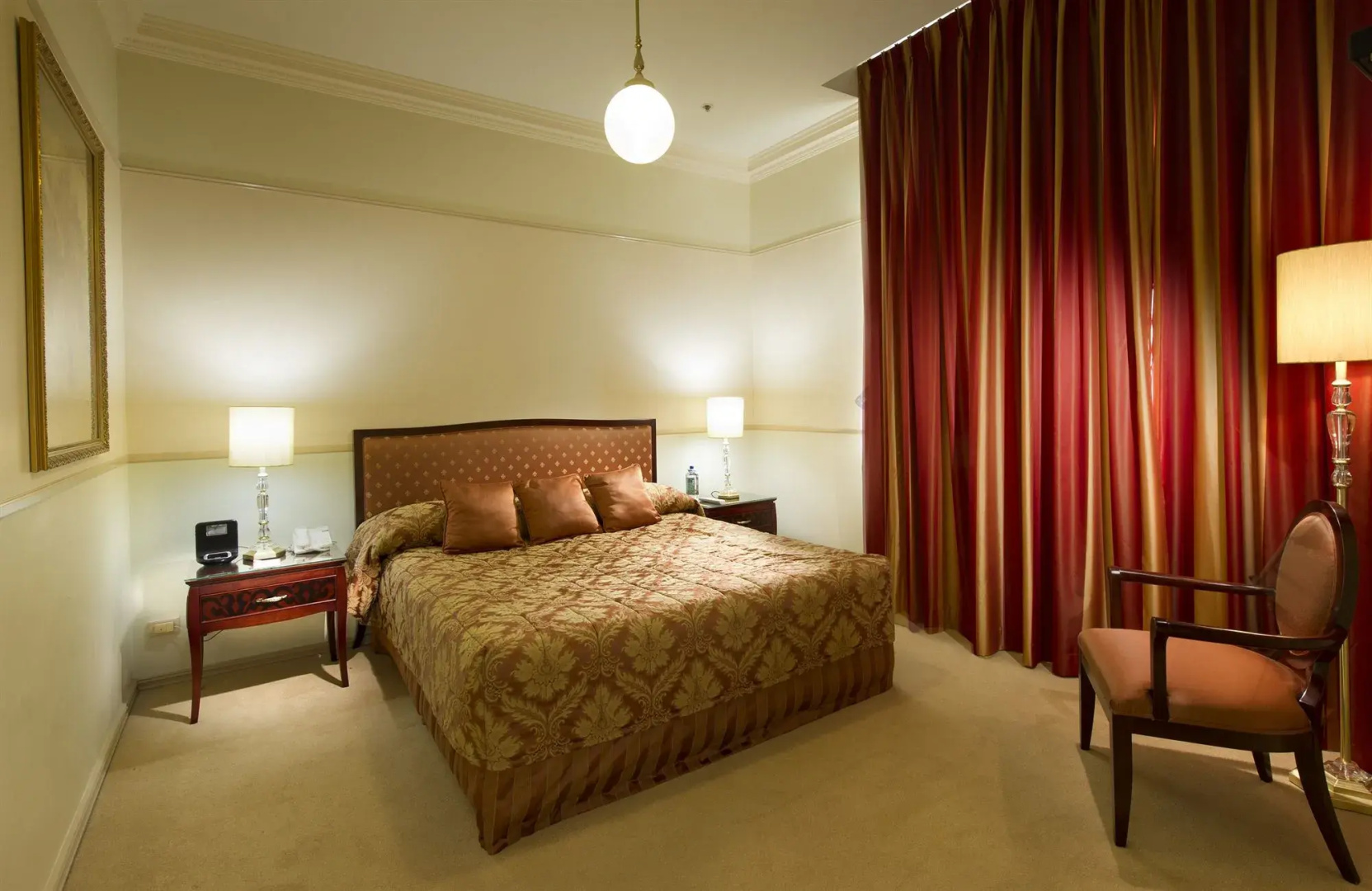 Photo - Royal Albert Hotel