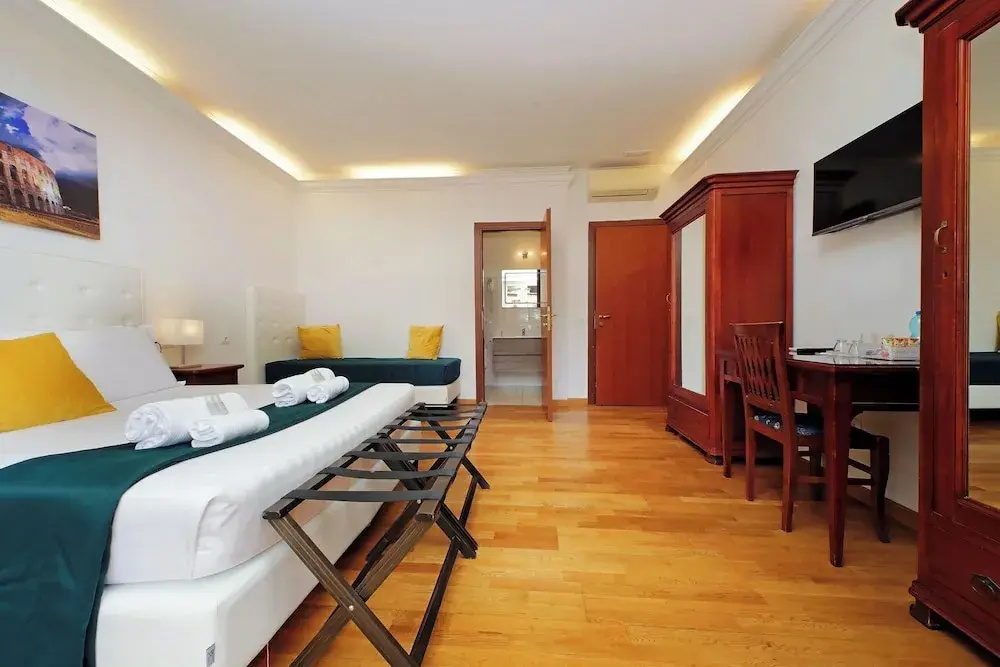 Photo - Romulus Rooms by Hostand