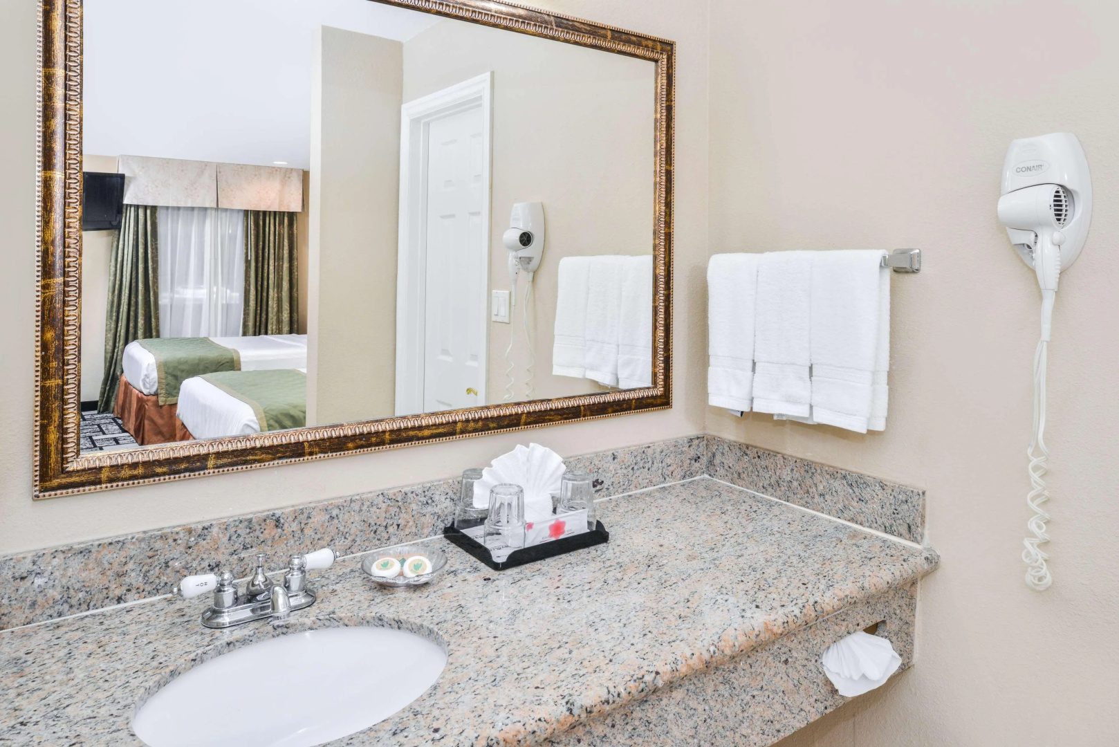 Photo - Best Western Plus Meridian Inn & Suites, Anaheim-Orange