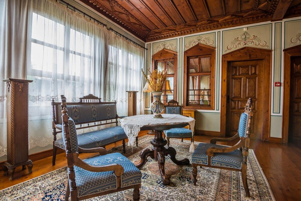 Photo - Old Legends Hotel