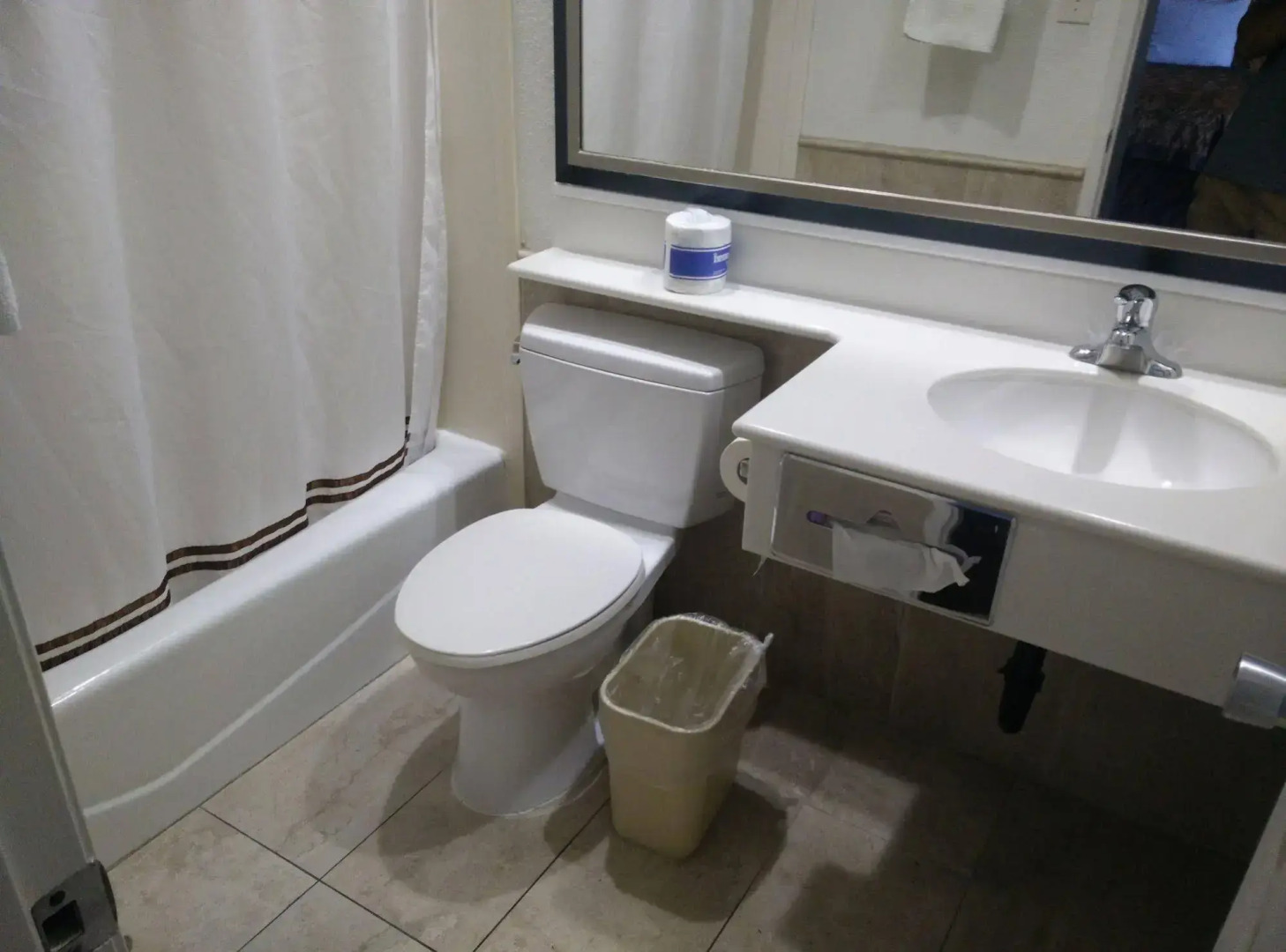 Photo - Anaheim Islander Inn and suites near Park and Convention center