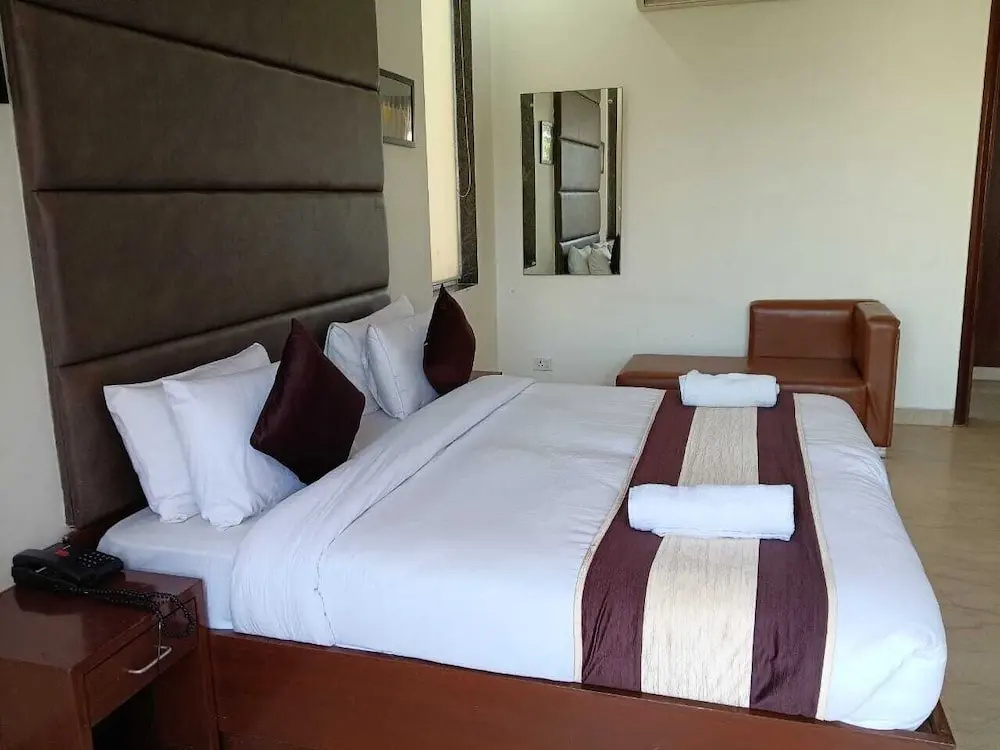 Hotel Florence and Banquets By Elite Sol